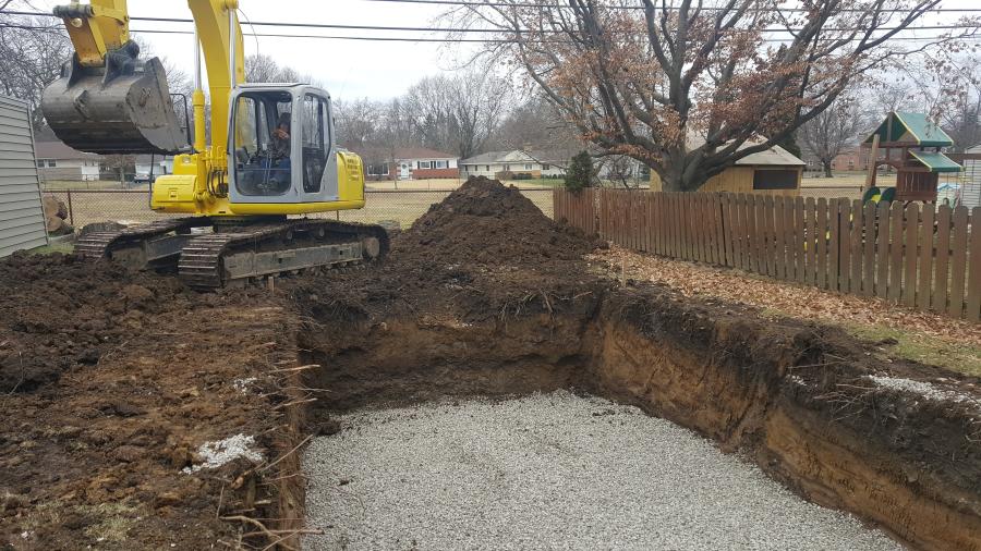 So you think installing a fiberglass pool is easy? So did I. Part 1/3